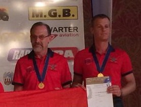 Dos Navarros Campeones del Mundo de Aterrizaje de Precisi&oacute;n